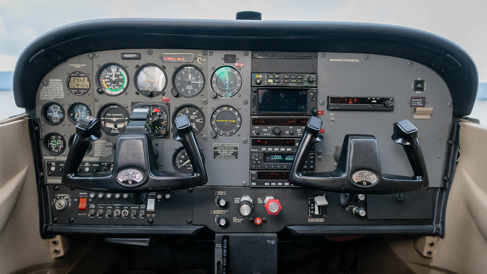 Cessna 172sp Skyhawk N5203h Attitude Aviation