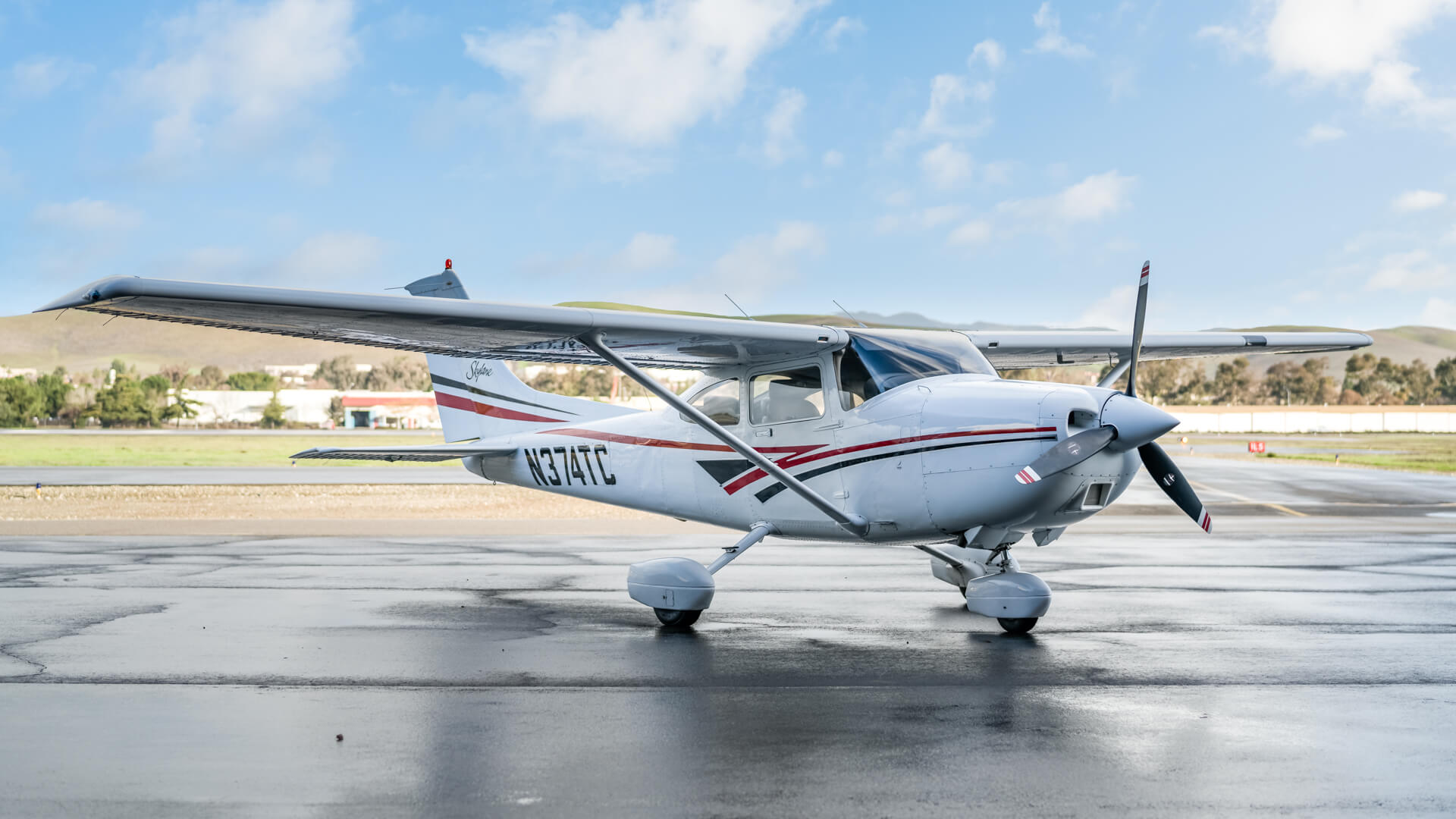 attitude-aviation-img-plane-cessna-182S-skylane-N374TC-exterior Flight Training Airplanes