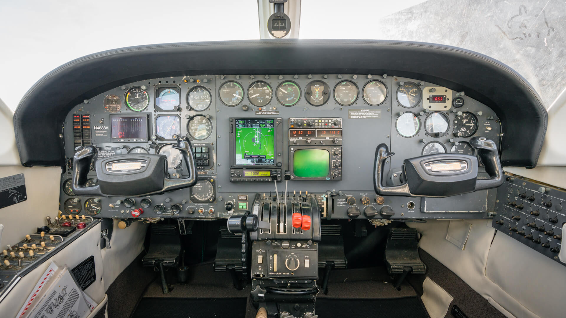 attitude-aviation-img-plane-cessna-414A-N4838A-panel Flight Training Airplanes