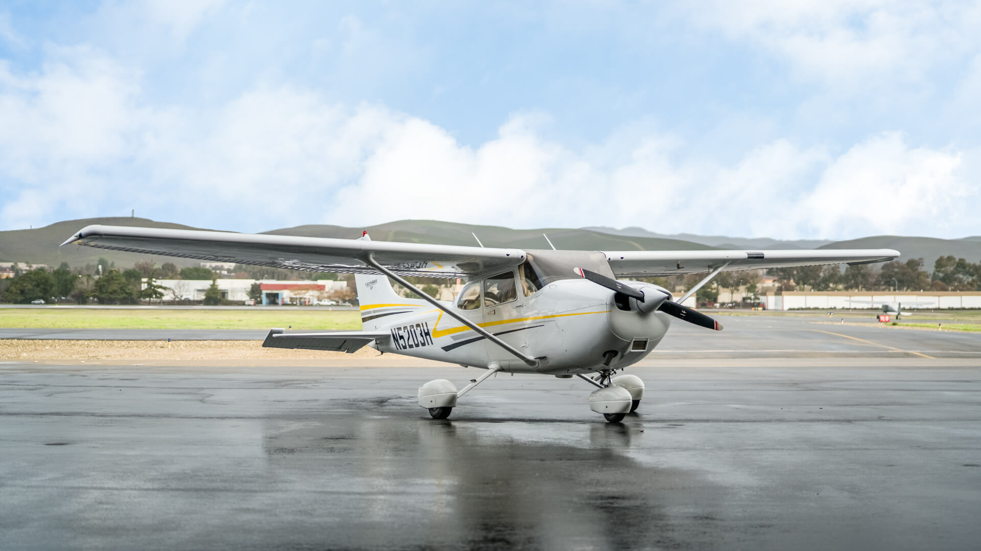 Cessna 172SP Skyhawk N5203H Attitude Aviation